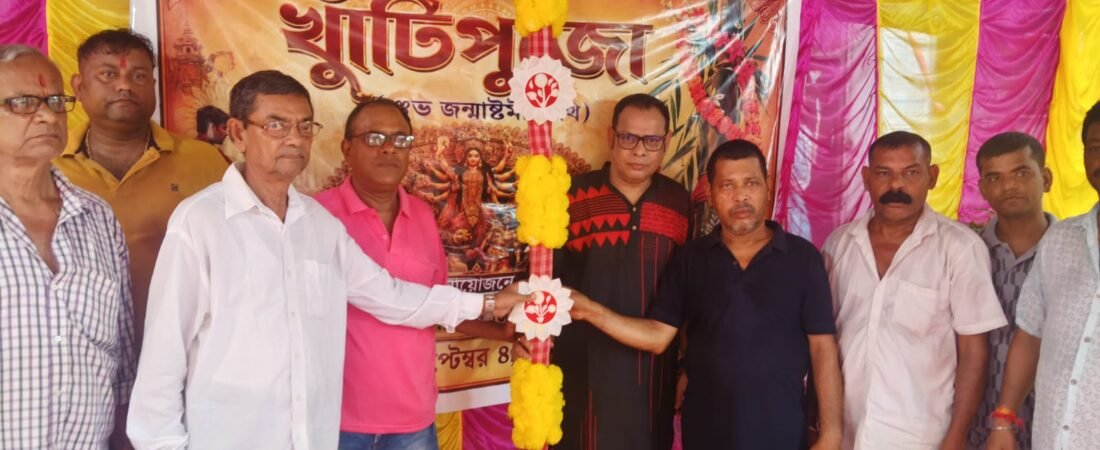 সত্যজিৎ রায়কে শ্রদ্ধার্ঘ্য: ৭৮তম বর্ষে বেলেঘাটা বিবেকানন্দ সংঘের থিম ‘মহারাজা তোমারে সেলাম’