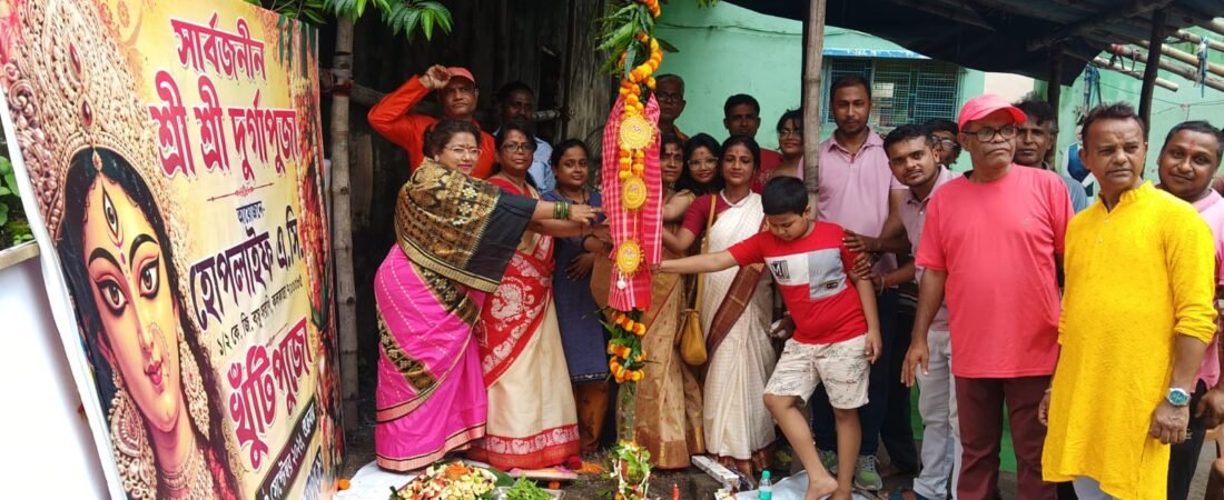 প্রথম বর্ষেই সাবেকিয়ানার ছোঁয়া: জন্মাষ্টমীতে খুঁটিপূজো সারল বেলেঘাটার হোপ লাইফ অ্যাথলেটিক ক্লাব