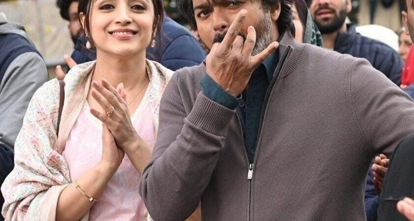 ফের বিদেশে একসঙ্গে বিজয়-তৃষা! ভাইরাল ছবিতে তুঙ্গে সম্পর্কের জল্পনা