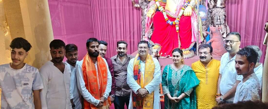 গিরিশপার্কের ‘মহারাজা’ গণেশের পুজোয় জমজমাট আয়োজন, সঙ্গে রক্তদান উৎসব