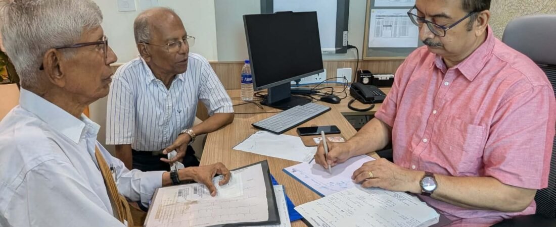 নরেন্দ্রপুরে প্রাক্তনীদের উদ্যোগে স্বাস্থ্য শিবির, ৭০ জন শিক্ষক-কর্মীর স্বাস্থ্য পরীক্ষা