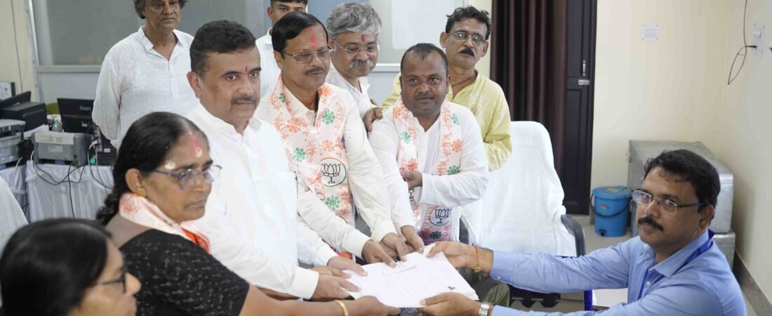 নন্দীগ্রামে মনোনয়ন জমা দিলেন হাসিরানী রথ, সঙ্গে শুভেন্দু অধিকারী