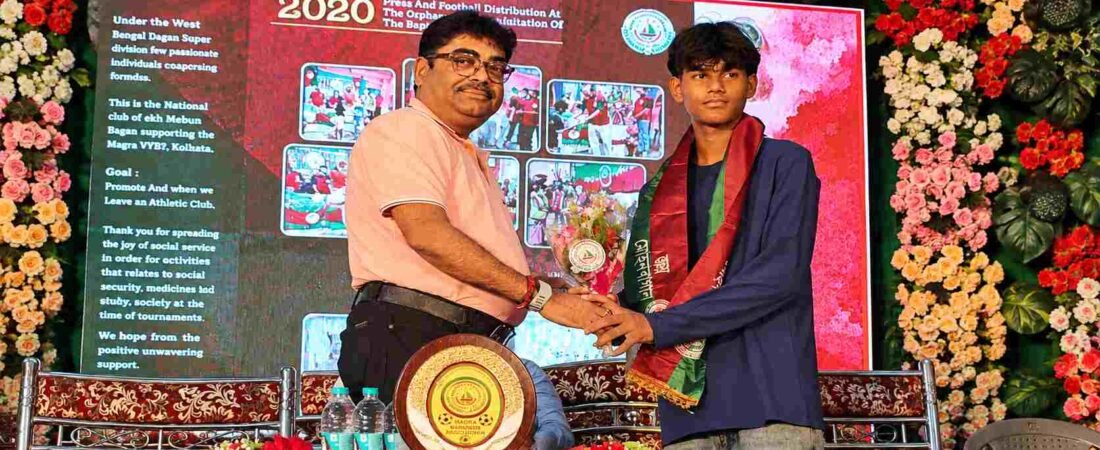 সবুজ-মেরুনের আবেগের সঙ্গেই মানবতার পাশে দেবাশিস